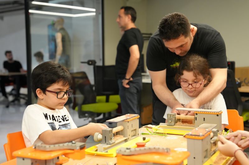 Kartal'da Bilim ve Teknoloji Dolu Bir Gün: Maker Faire Mini Panayırı Yoğun İlgi Gördü