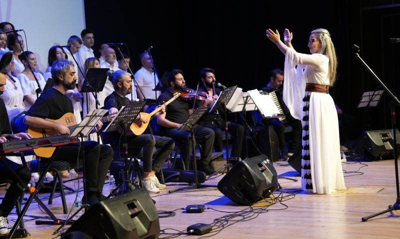 Kartal'da Etnik Müziğin Renkli Ezgileri Yankılandı