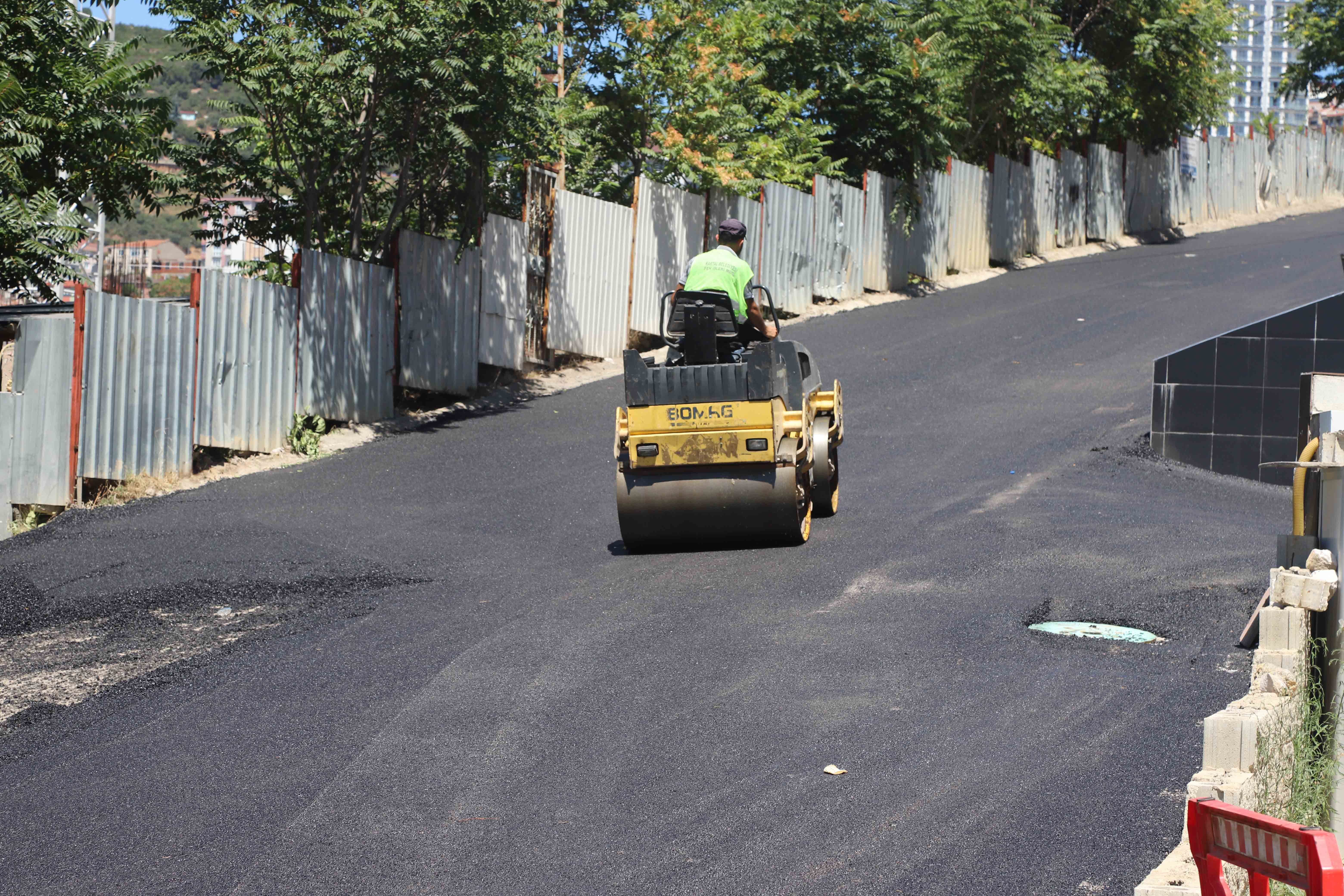 Kartal'da asfaltlama çalışmaları devam ediyor