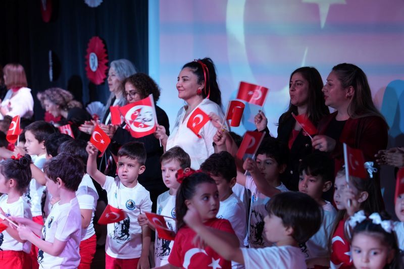 Kartallı Çocuklar 29 Ekim Cumhuriyet Bayramını Doyasıya Kutladı