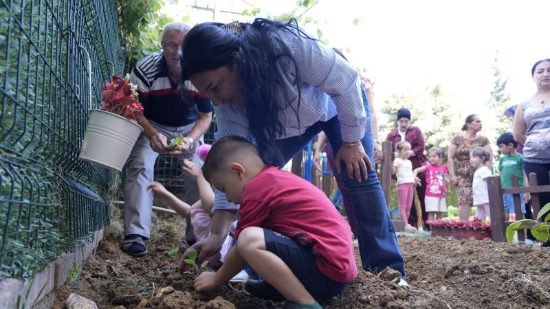 Kartallı Minik Öğrenciler İlk Fidelerini Toprakla Buluşturdu