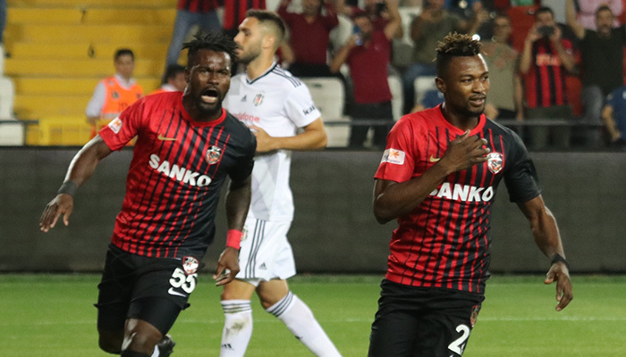 Kartlar havada uçuştu! Beşiktaş 3-2 kaybetti!