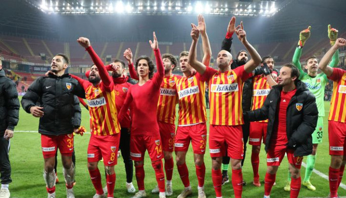 Kayserispor'da şok! O futbolcu takımdan ayrıldı
