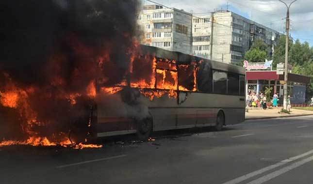 Kazakistan'da otobüs faciası: 52 kişi yanarak öldü