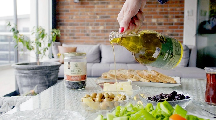 Köklü Zeytincilik, ramazanın bereketini ve Ayvalık'ın köklü mirasını sofralara taşıyor.