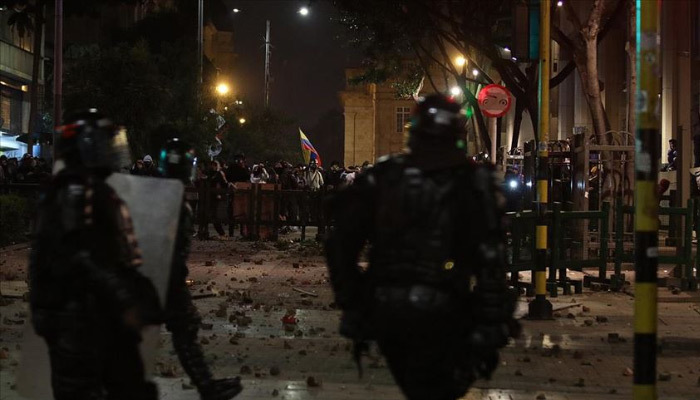 Kolombiya kaynıyor! Grevciler ve polis çatıştı