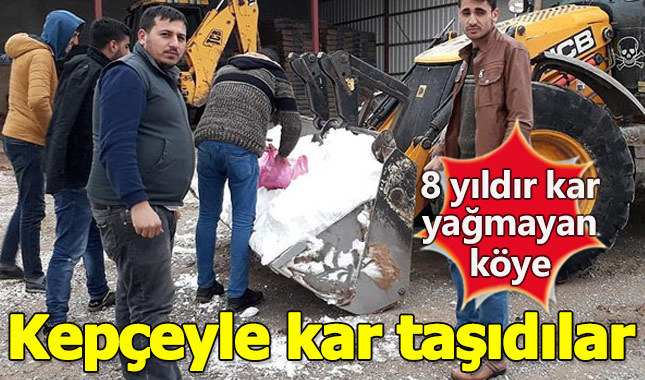 Köye kepçeyle kar taşıdılar