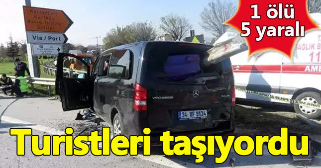 Kurtköy'de turistleri taşıyan minibüs kaza yaptı