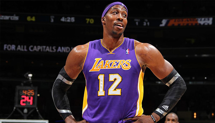 Lakers Dwight Howard'ı transfer etti