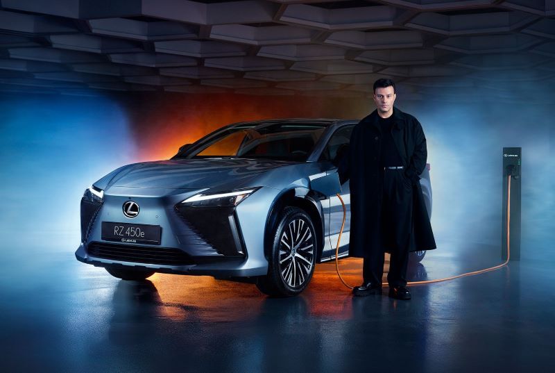 Lexus Tam Elektrikli RZ 450e'yi Türkiye'de Satışa Sundu