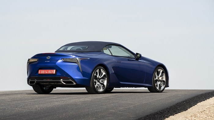 Lexus kusursuz boya İçin teknolojinin sınırlarını zorluyor