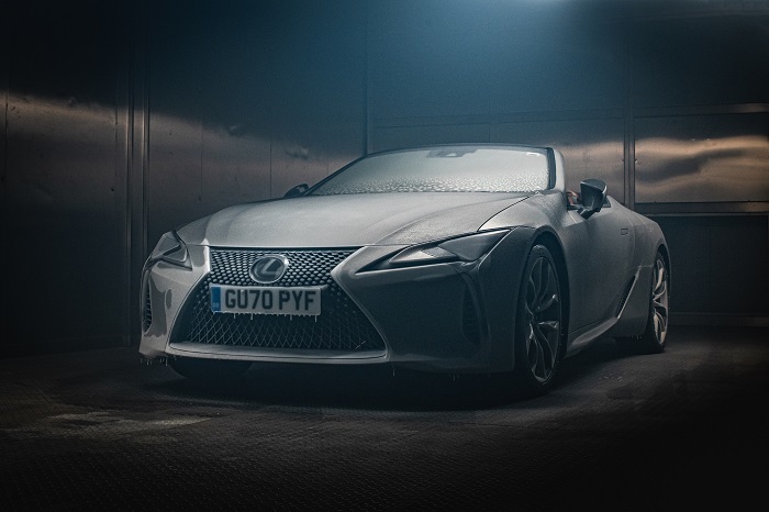 Lexus'un üstü açılan LC Convertible modeli ekstrem dondurucu testlerden geçti