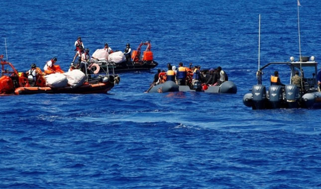 Libya'da mülteci gemisi suya gömüldü:100'den fazla kayıp