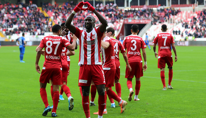 Lider Sivasspor seriye bağladı