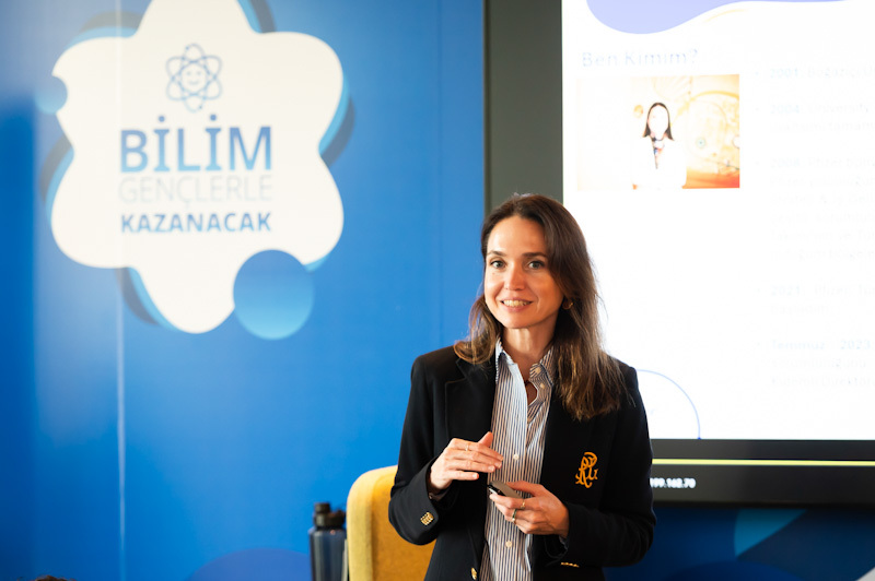 Liseli Gençler Pfizer Türkiye Ofisinde Bilimle Dolu Bir Gün Geçirdi