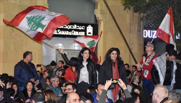 Lübnan karıştı! Göstericiler toplandı