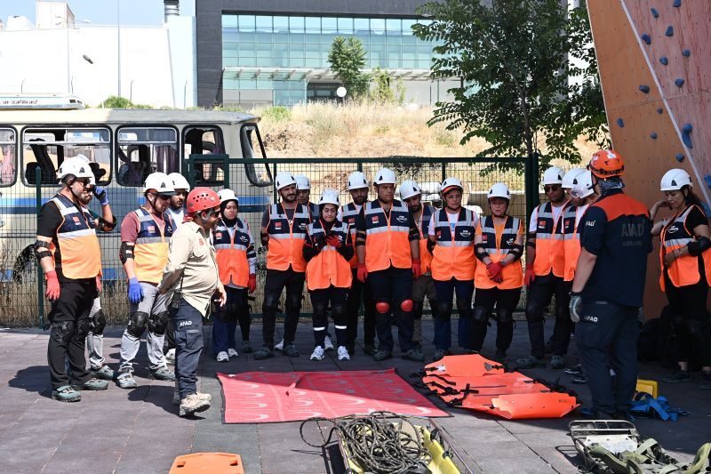MAKUT Gönüllüleri Enkazda Arama Kurtarmaya Hazır
