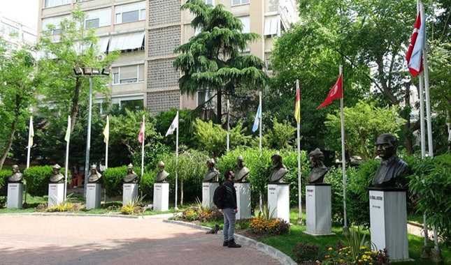Maçka parkındaki büstlere baltalı saldırı