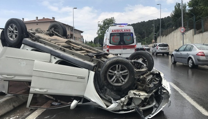 Maltepe'de otomobil takla attı! 