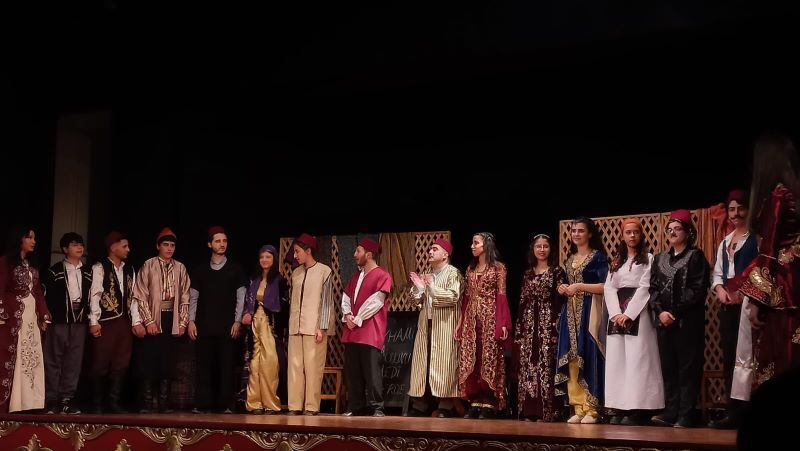 Mamak Belediyesi Genç Tiyatro Topluluğu'na Seyirciden Büyük Alkış