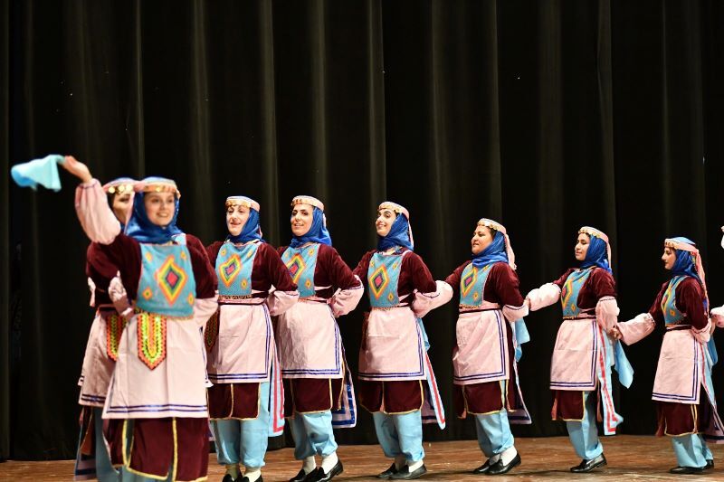 Mamak Belediyesi'nden Halk Oyunları Şenliği