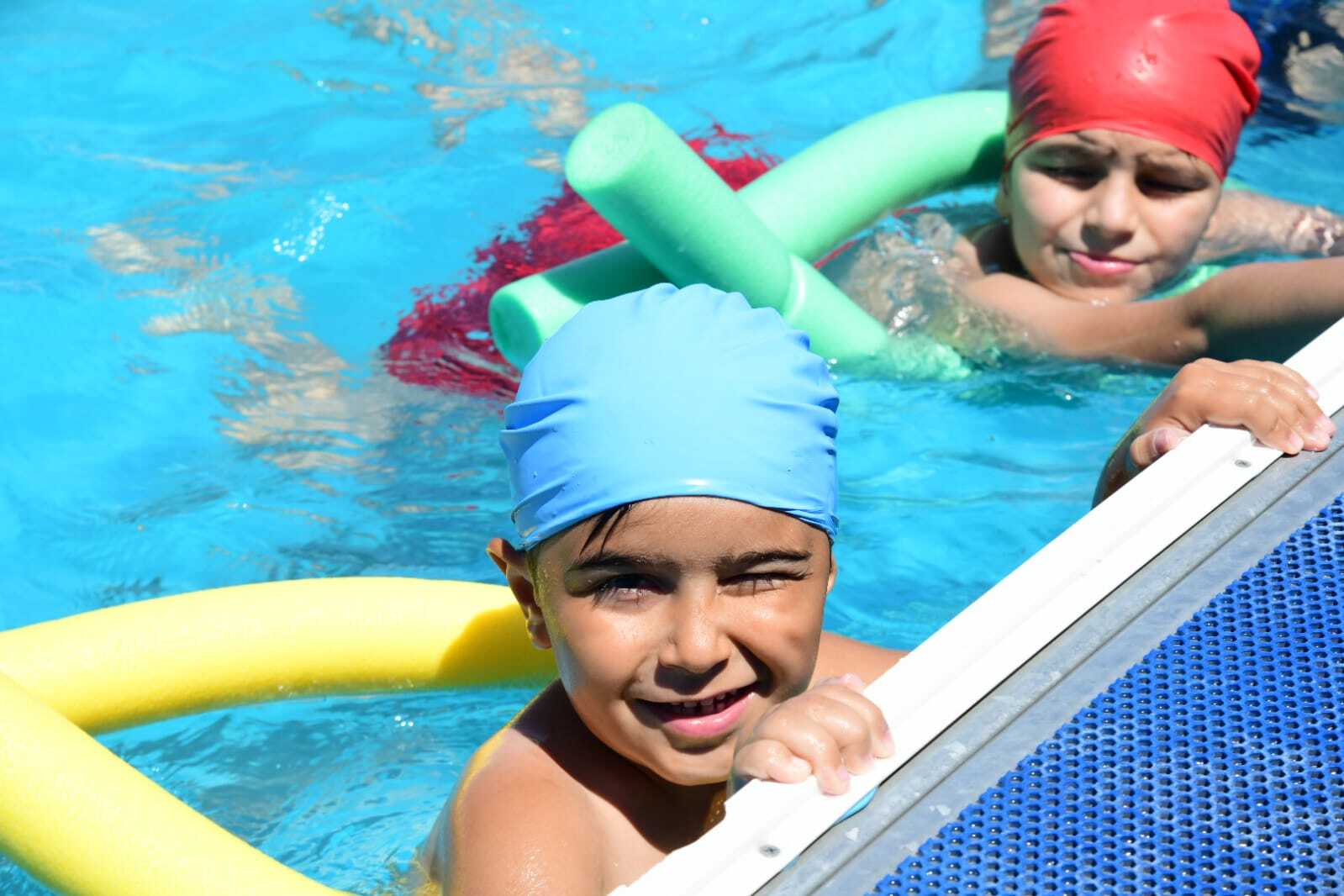 Mamak'ta Çocuklar Yüzme Öğreniyor