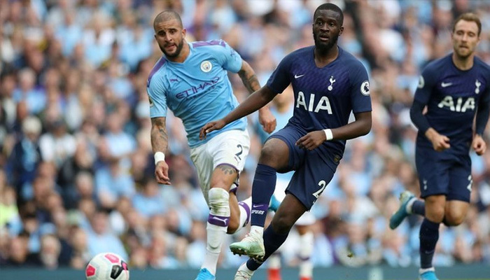 Manchester City VAR'a takıldı