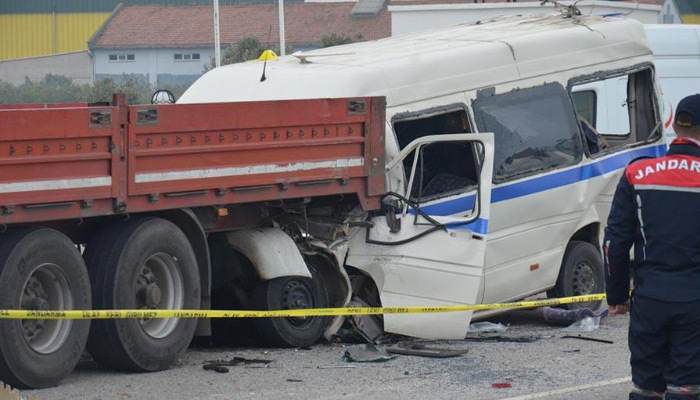 Manisa'da korkunç kaza: 8 yaralı