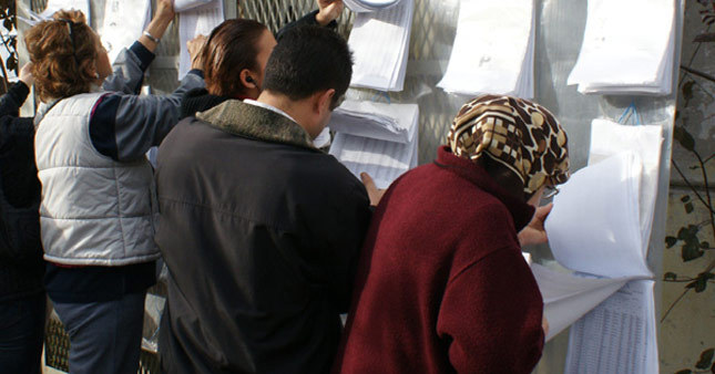 Manisa'nın bir mahallesinde oy verme işlemi sadece 12 dakika sürdü