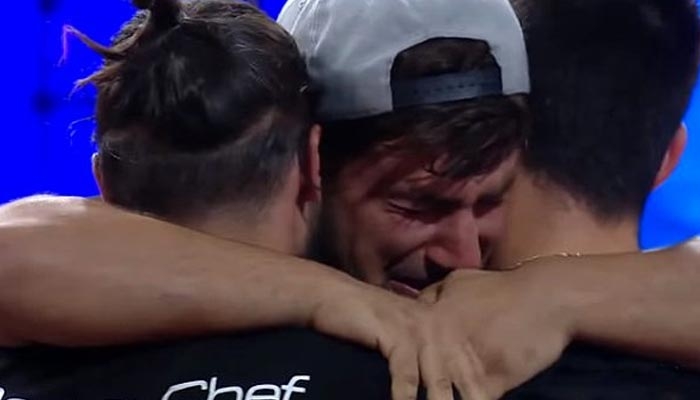 Masterchef yarışmacısı aldığı haberle gözyaşlarına boğuldu