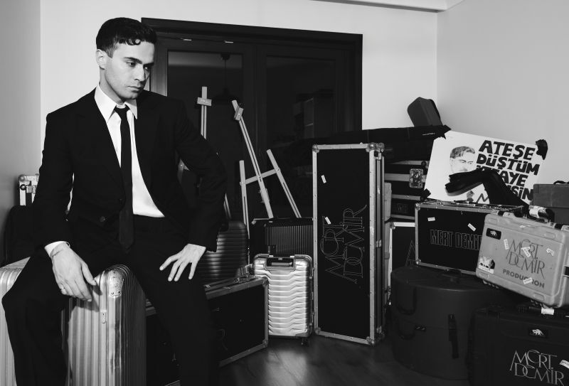 Mert Demir'in Yeni EP'si "Hazırım İnan Kaybolmaya" Yayında