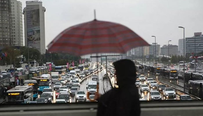Meteoroloji İstanbul'da yağmur için saat verdi