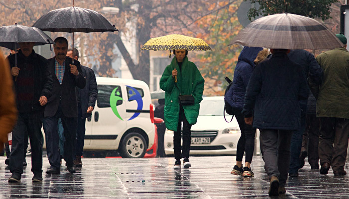 Meteoroloji'den kuvvetli sağanak yağmur uyarısı