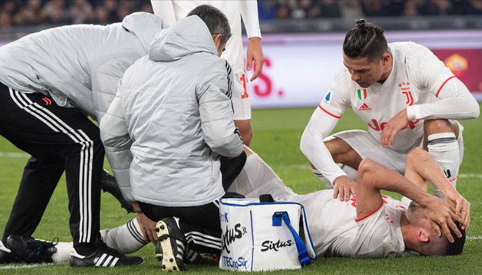 Milli oyuncu Merih Demiral'dan kötü haber!