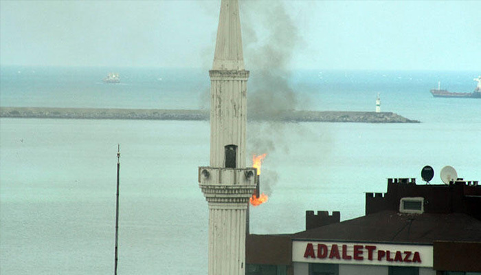 'Minare yanıyor'