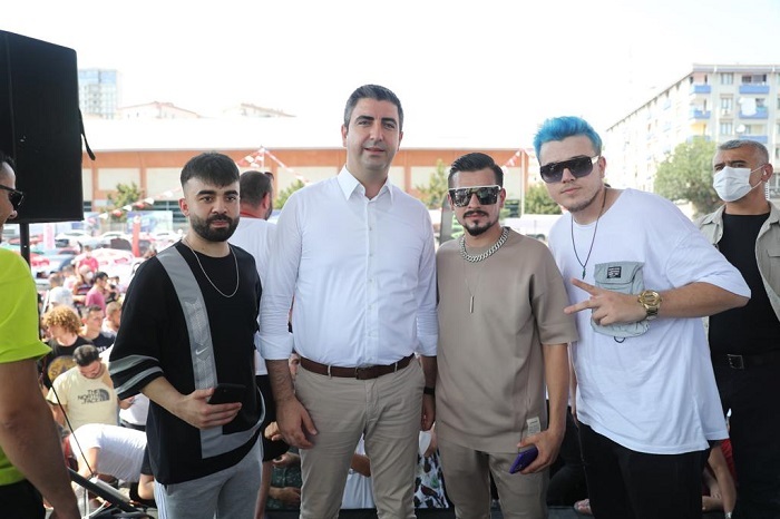 Modifiye araç tutkunları Kartal'da buluştu