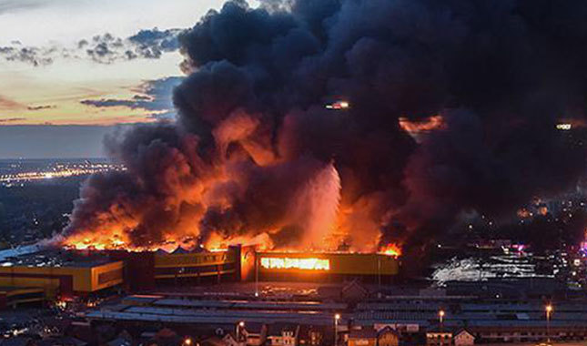 Moskova'nın en büyük alışveriş merkezinde yangın
