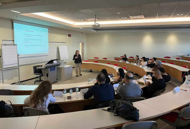 Mplus Academy mezunlarına ‘İş'te Kendin: Kendini Yönetme Sanatı' eğitimi