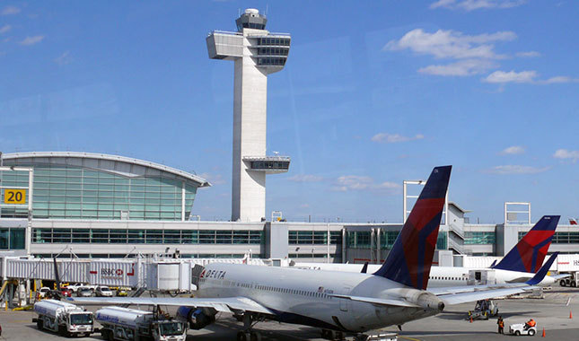 New York Uluslararası Havaalanı'nda uçak kazası
