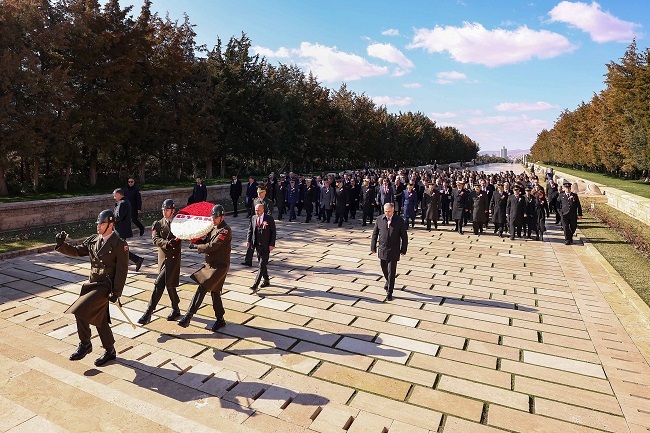 OYAK'tan 65'inci kuruluş yıl dönümünde Anıtkabir'e ziyaret