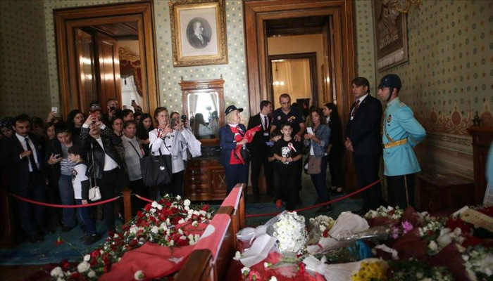 Ölüm yıl dönümünde Atatürk'ü binler ziyaret etti!