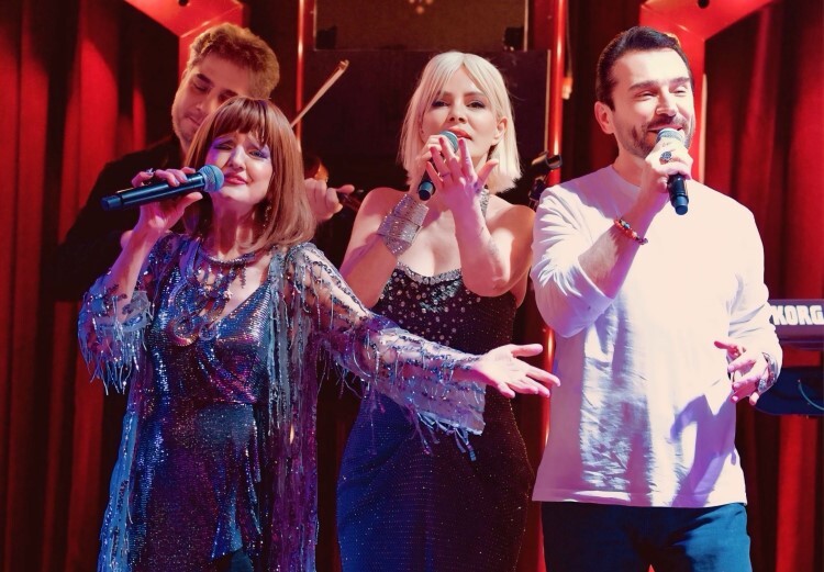 Ömür Gedik ve Gülden Karaböcek Sahneyi Salladı