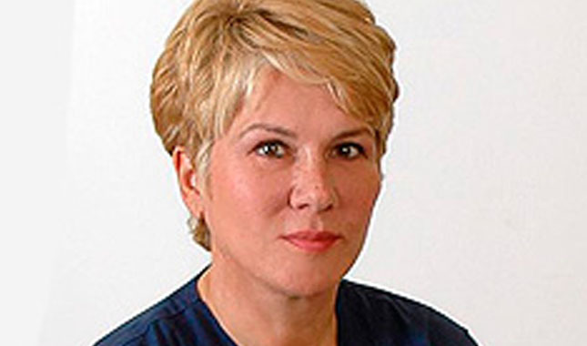 Omurilik ve Sinir Cerrahı Doç. Dr. Cahide Topsakal kimdir Dar kanal bel ve boyun fıtıkları nasıl tedavi edilir?