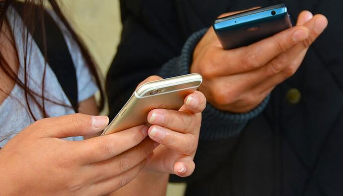 'Online' yaşayan bireyde kimlik çatışması artıyor