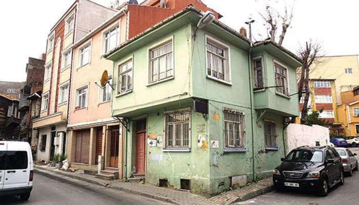 Orhan Kemal'in evi yıkılmak üzere