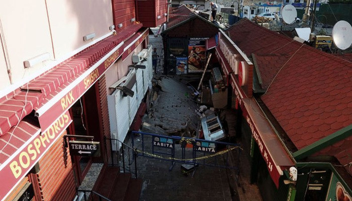 Ortaköy'de kumpircilerin olduğu sokakta çökme