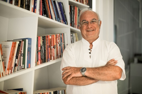 Osman Balcıgil'den Cumhuriyet'in Perde Arkasına Uzanan Soluk Kesen Bir Roman
