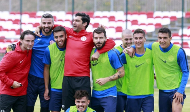 Oyuncular rehin alındı iddiası