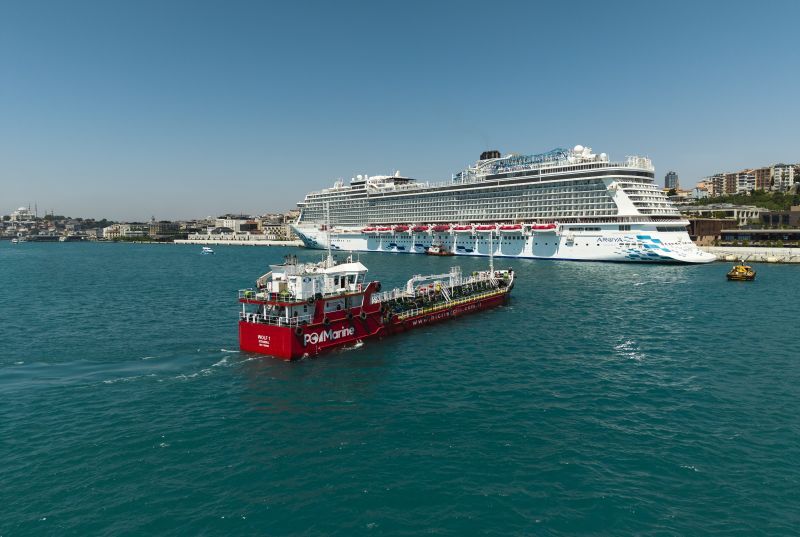 PO/Marine'den Galataport İstanbul'daki dev kruvaziyer gemisi Aroya'ya yakıt ikmali