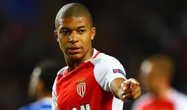PSG, Mbappe transferini de bitirdi